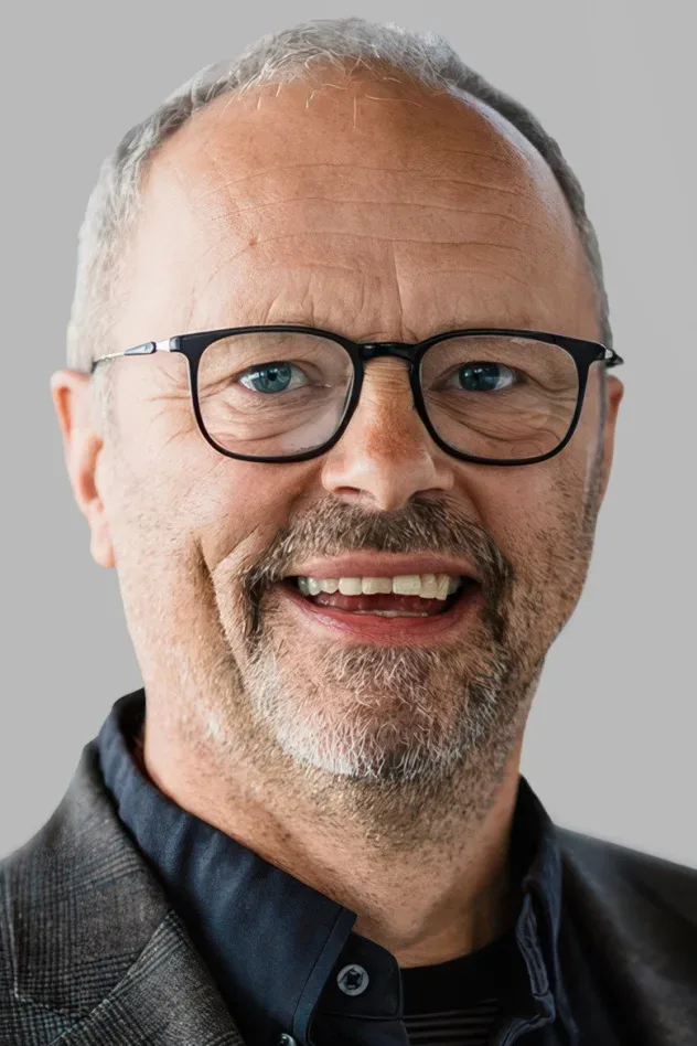 Imagen de portada para Robert Llewellyn