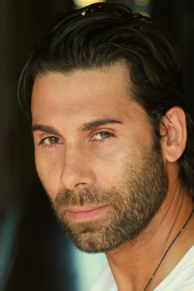 Alec Rayme fotoğrafı