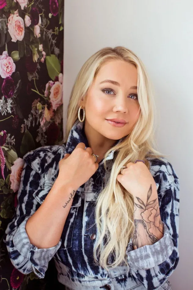 Обложка для RaeLynn