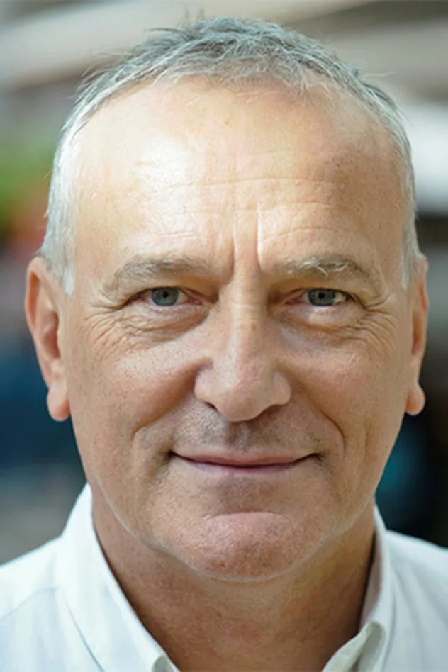 Simon Greenall fotoğrafı
