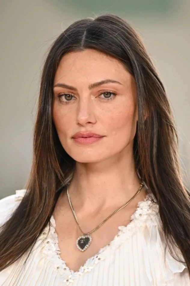 Phoebe Tonkin fotoğrafı