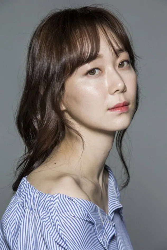 Lee You-young fotoğrafı