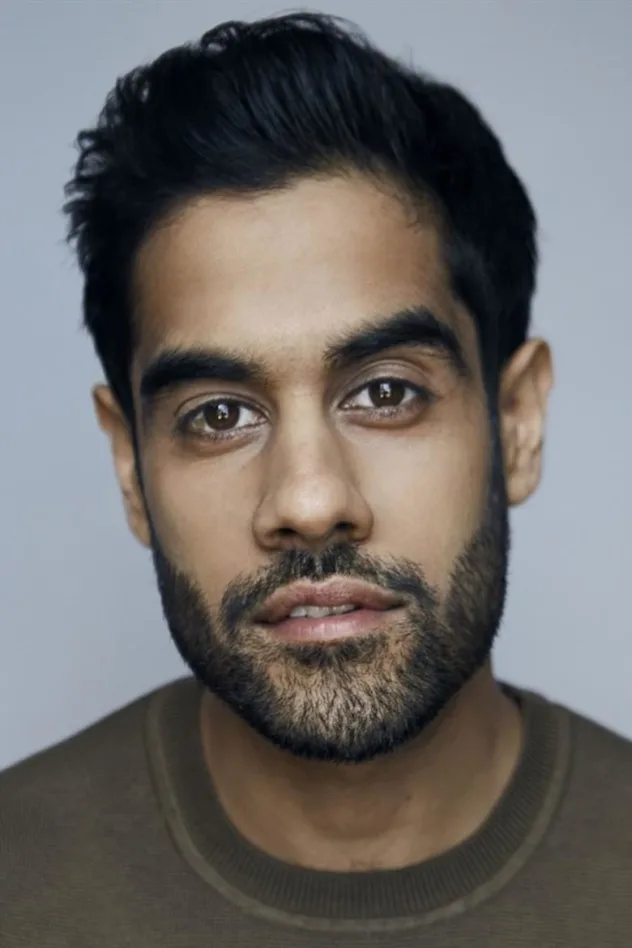 Sacha Dhawan fotoğrafı