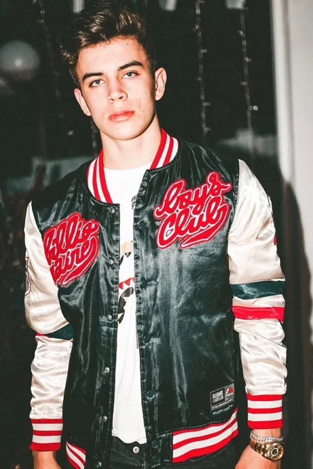 Обложка для Hayes Grier