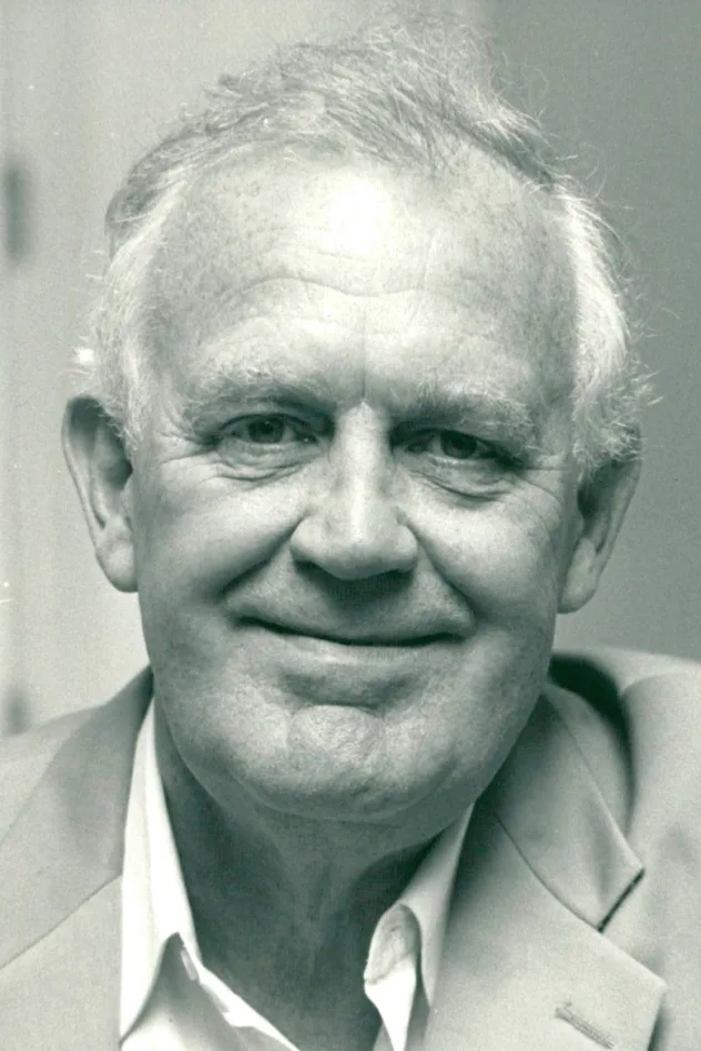 Joss Ackland fotoğrafı