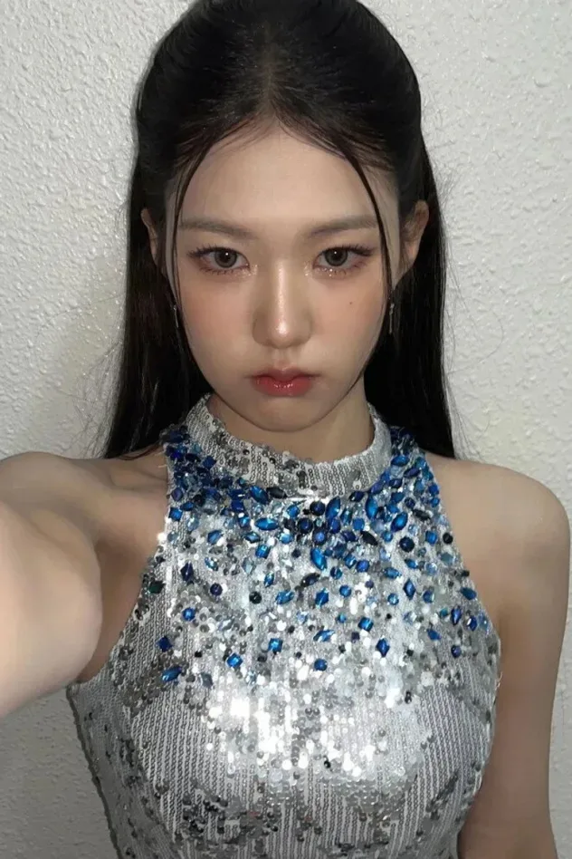 Обложка для Yoon Jiyoon