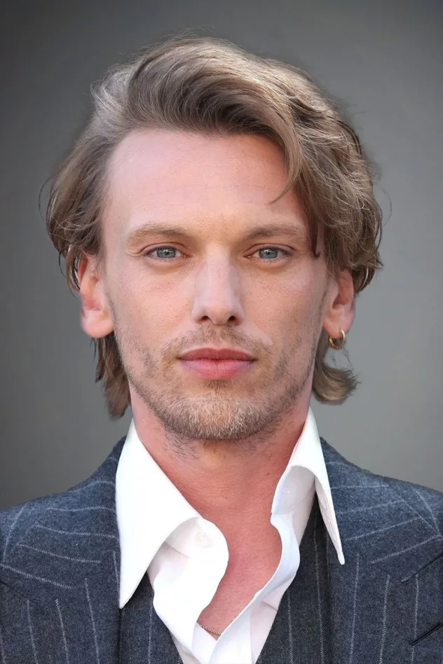 Jamie Campbell Bower fotoğrafı