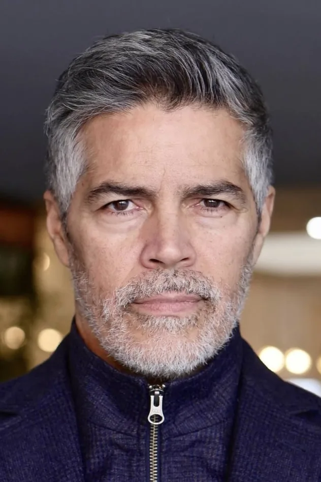 Esai Morales fotoğrafı