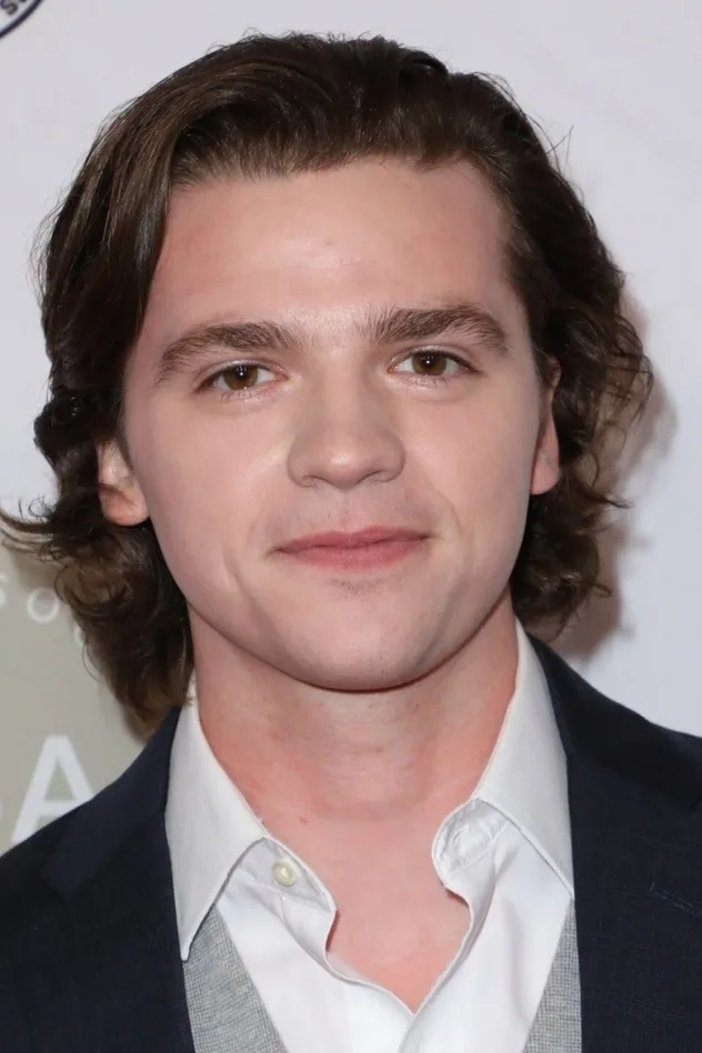 Joel Courtney fotoğrafı