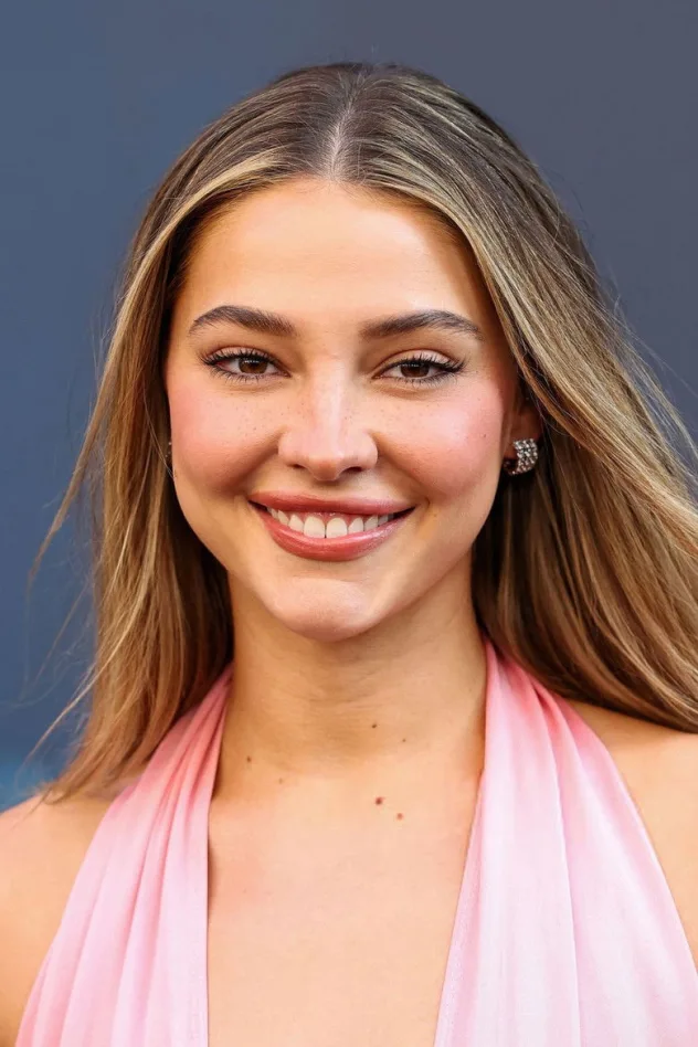 Madelyn Cline fotoğrafı