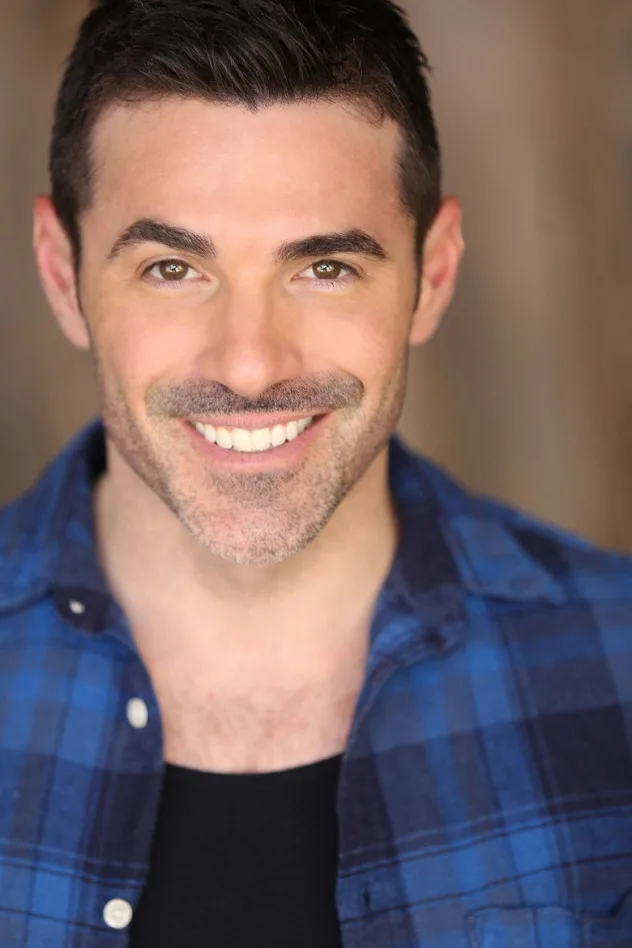 Josh Server fotoğrafı