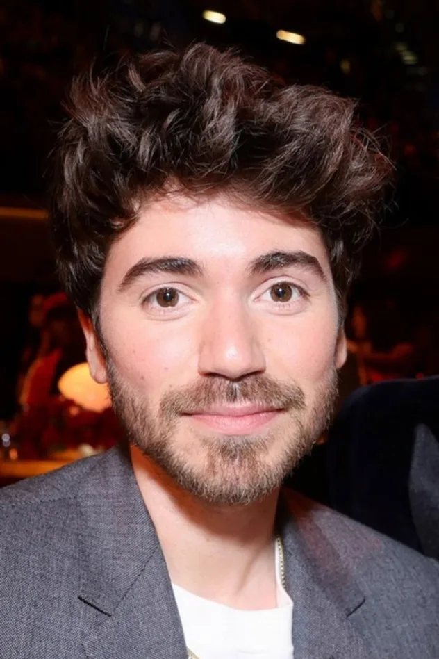 Noah Galvin fotoğrafı
