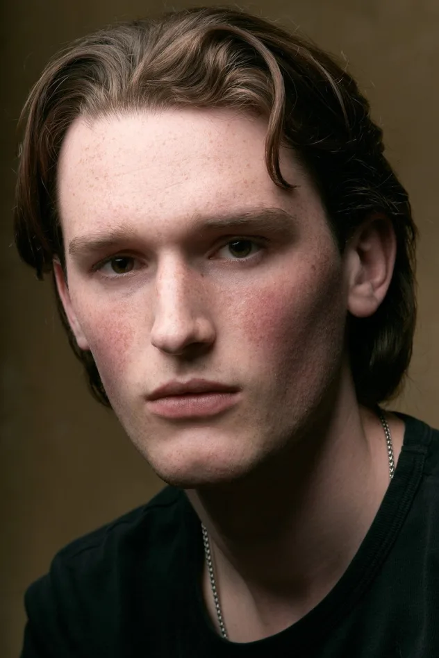 James Melville fotoğrafı