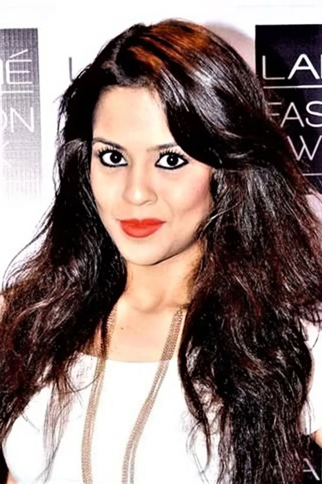 Sana Saeed fotoğrafı