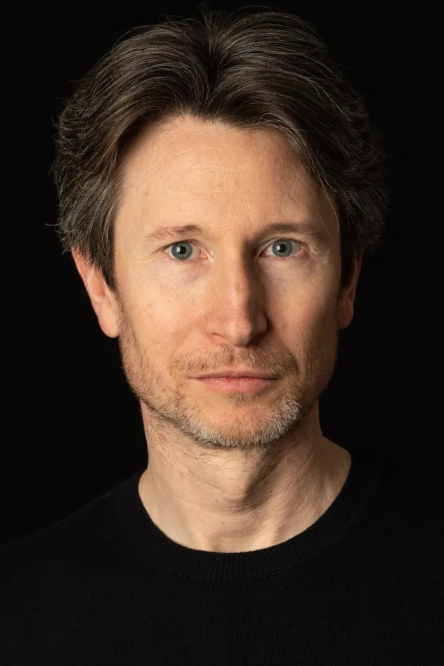 Jonathan Aris fotoğrafı