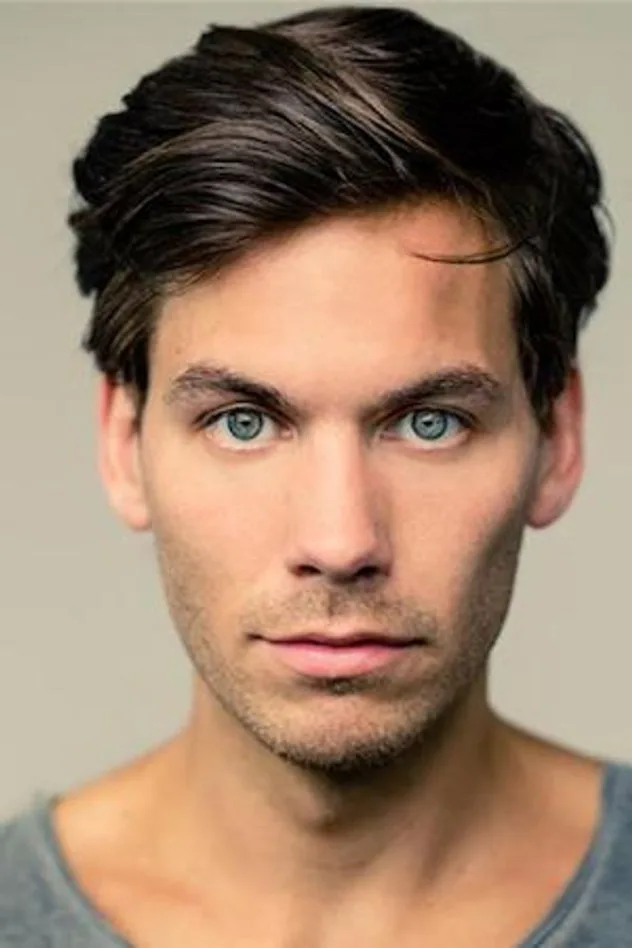 Alex Mills fotoğrafı