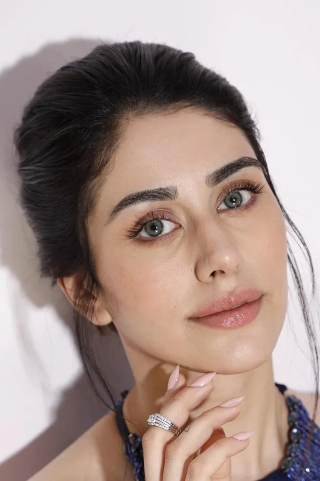 Warina Hussain fotoğrafı