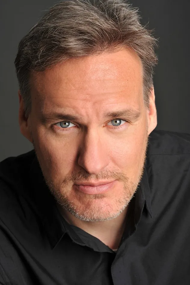 Jon Donahue fotoğrafı