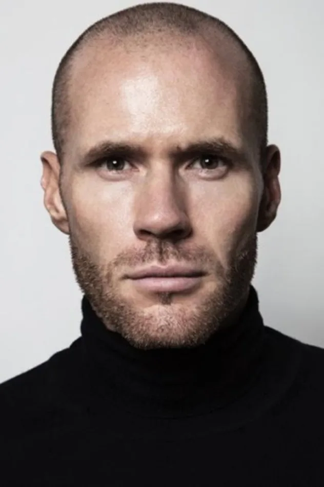 Oliver Trevena fotoğrafı