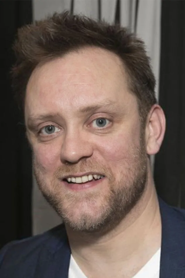 Sam Troughton fotoğrafı