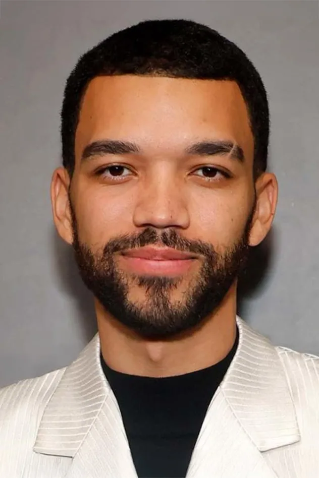 Justice Smith fotoğrafı