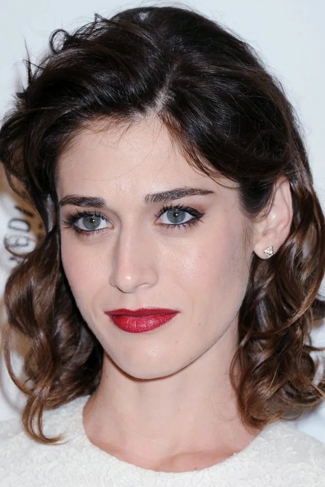 Lizzy Caplan fotoğrafı