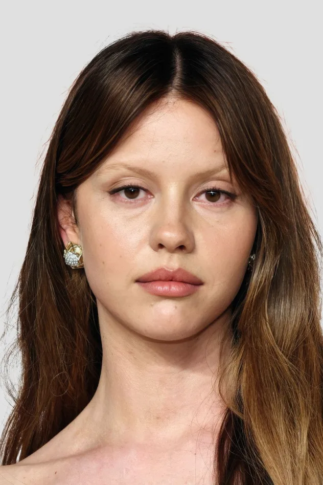 Mia Goth fotoğrafı