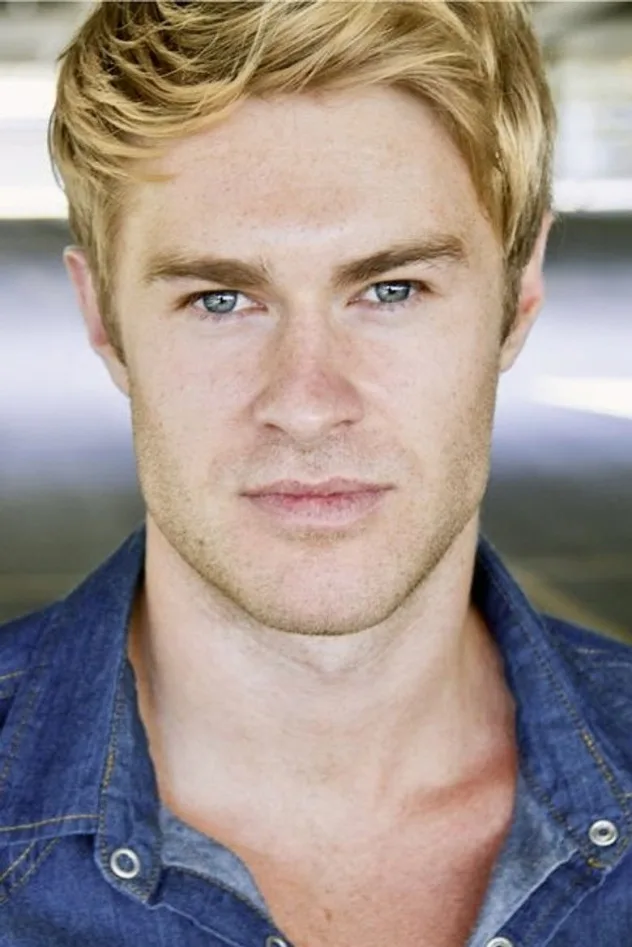James Trevena fotoğrafı