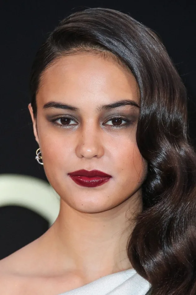Courtney Eaton fotoğrafı