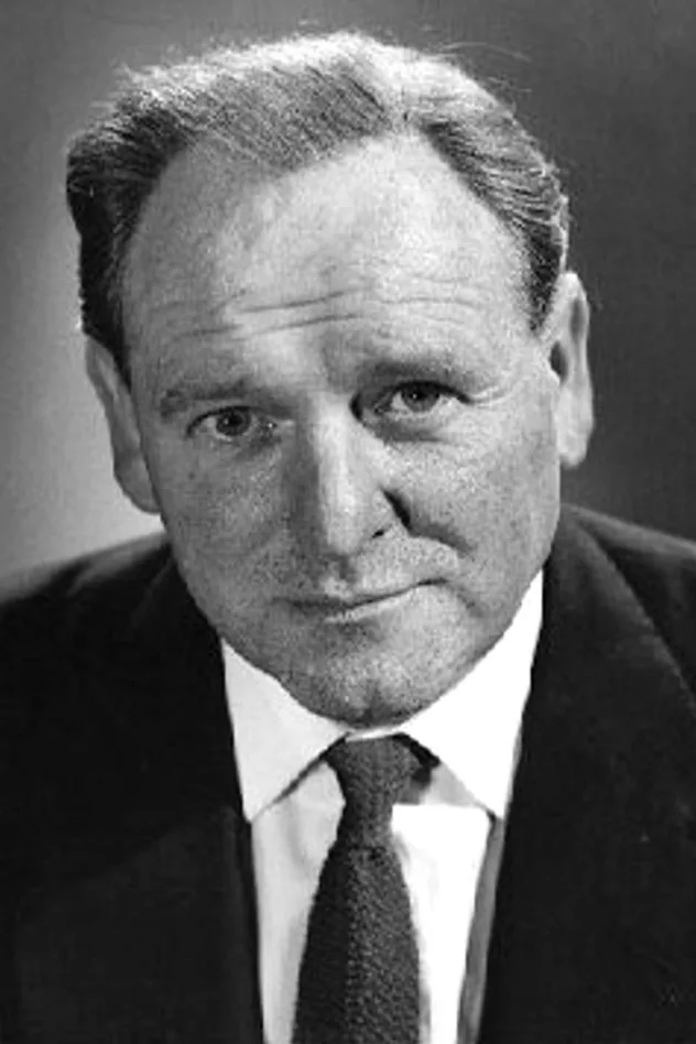 Bernard Lee fotoğrafı