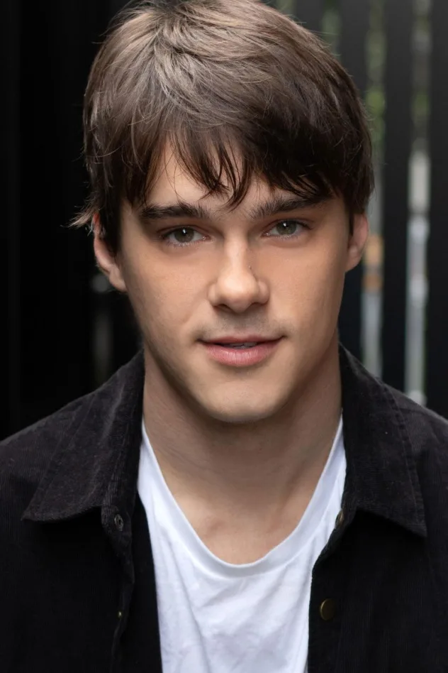 Mitchell Hope fotoğrafı