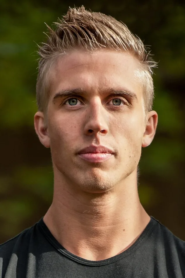 Justin Howell fotoğrafı