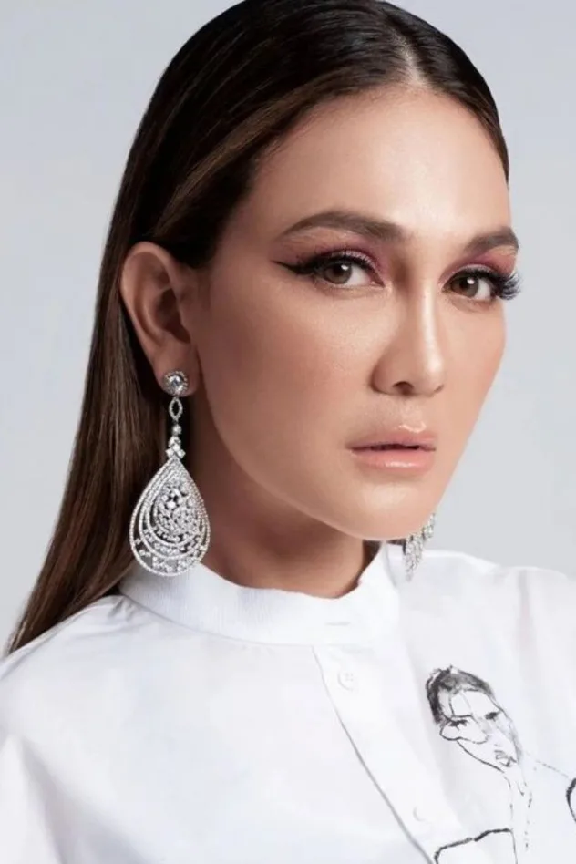 Luna Maya fotoğrafı