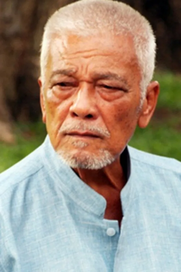 ชุมพร เทพพิทักษ์ fotoğrafı