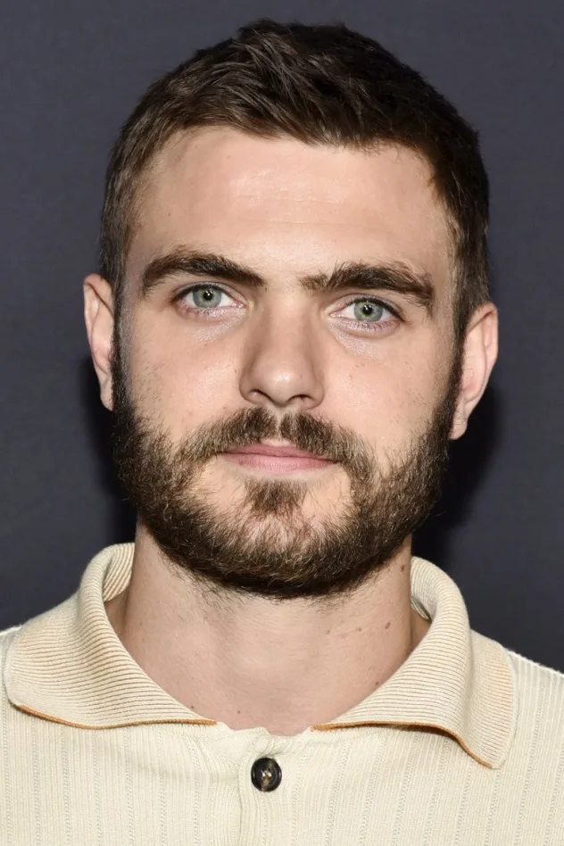 Alex Roe fotoğrafı