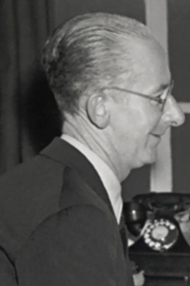 Angus MacPhail fotoğrafı