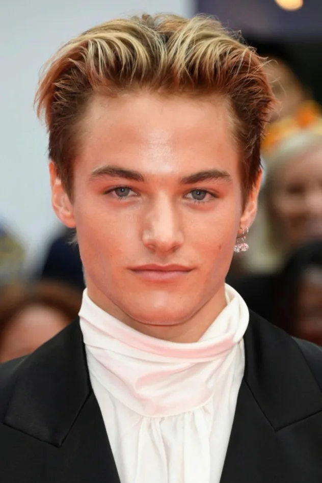 Mitchell Hoog fotoğrafı