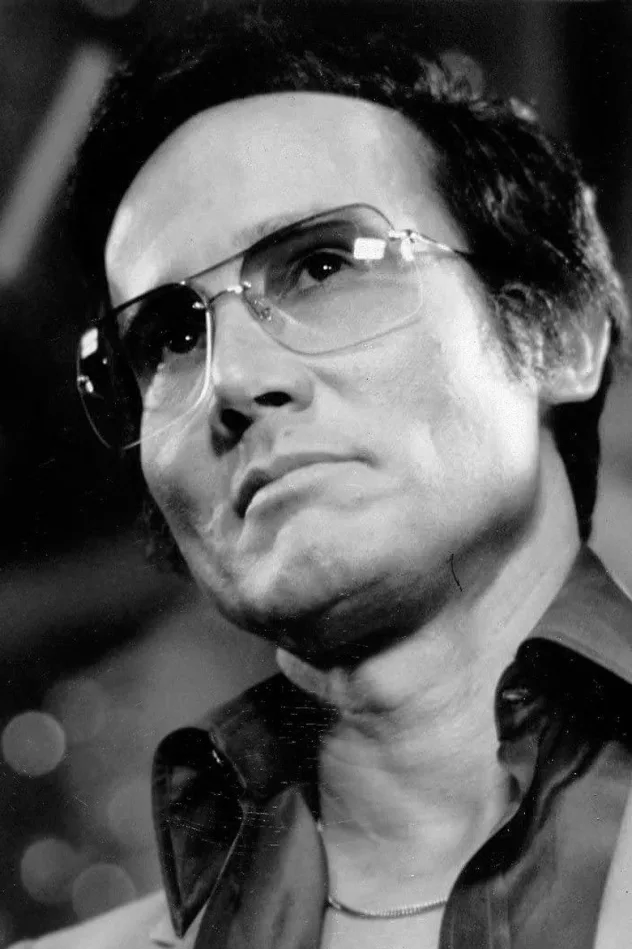 Henry Silva fotoğrafı