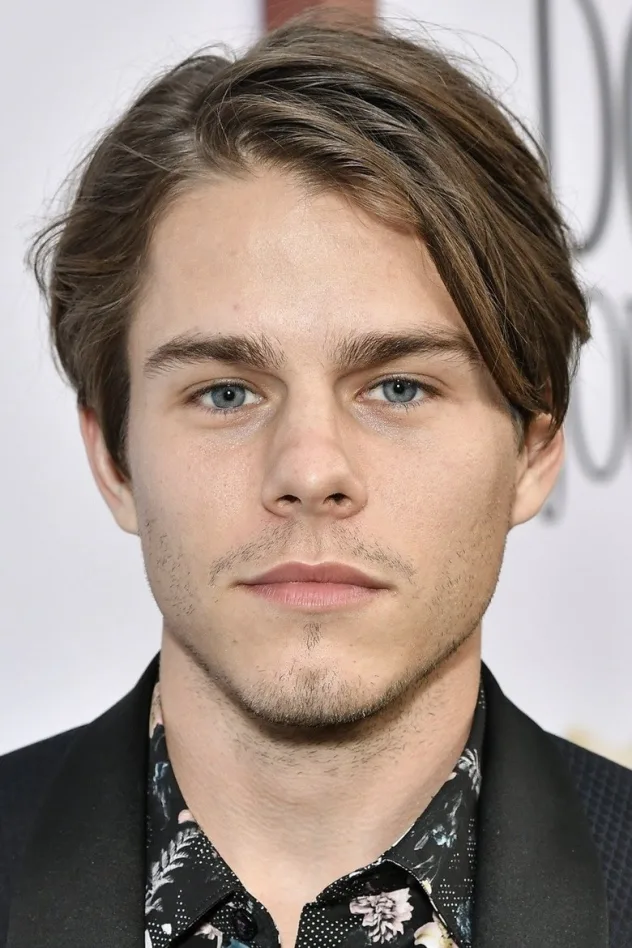 Jake Manley fotoğrafı