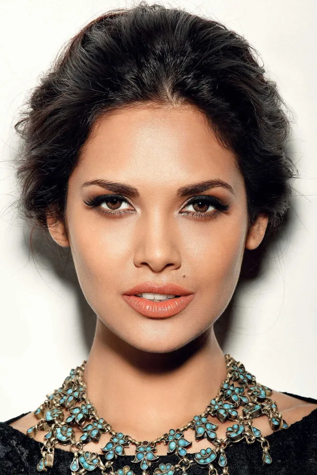 Esha Gupta fotoğrafı