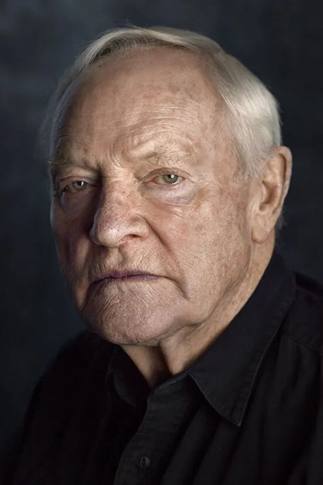 Julian Glover fotoğrafı