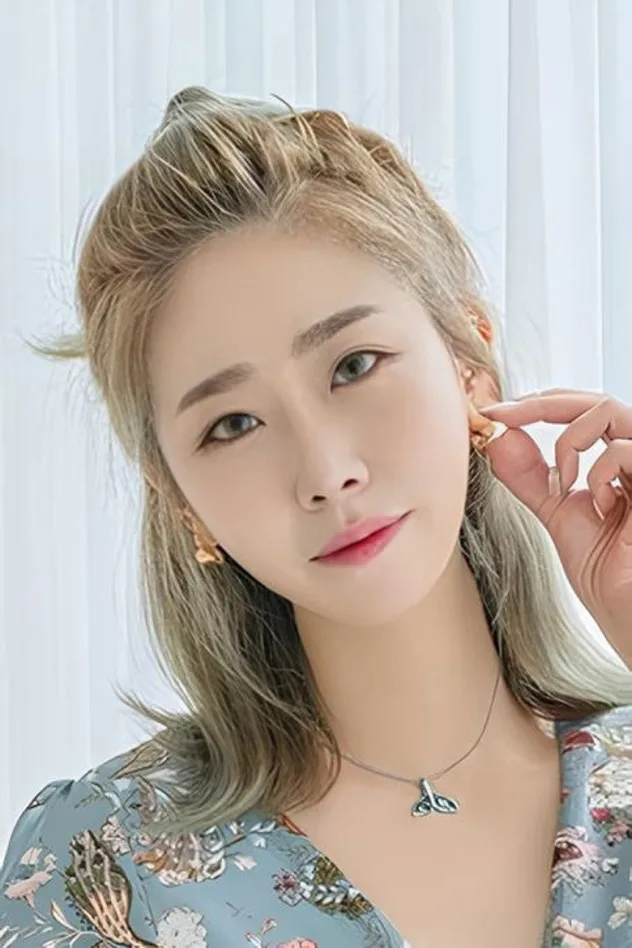 Min Jung fotoğrafı