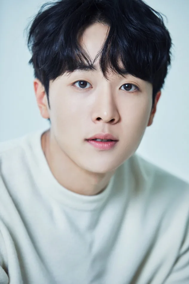 Yoon Woo fotoğrafı