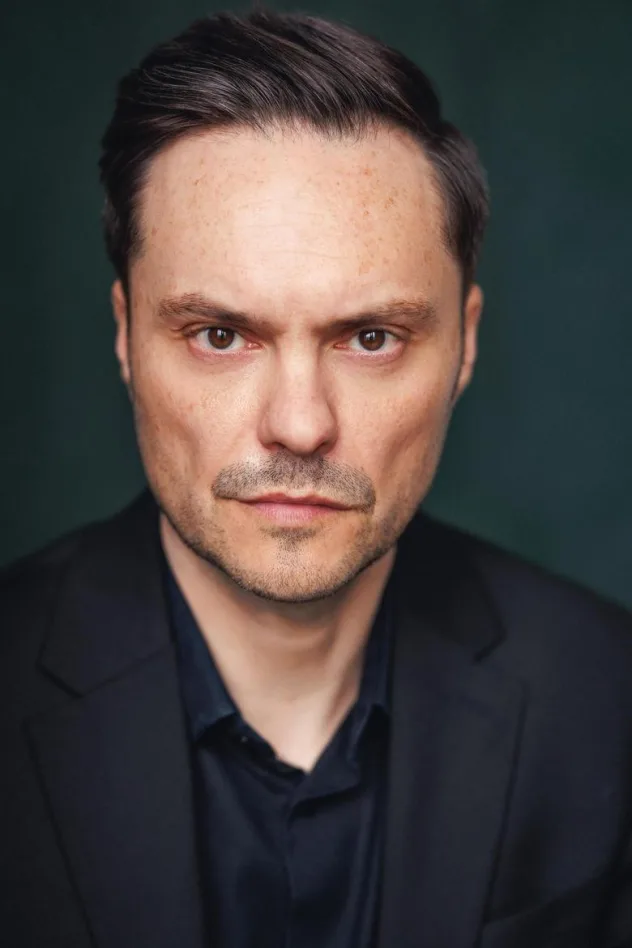 Oliver Mason fotoğrafı