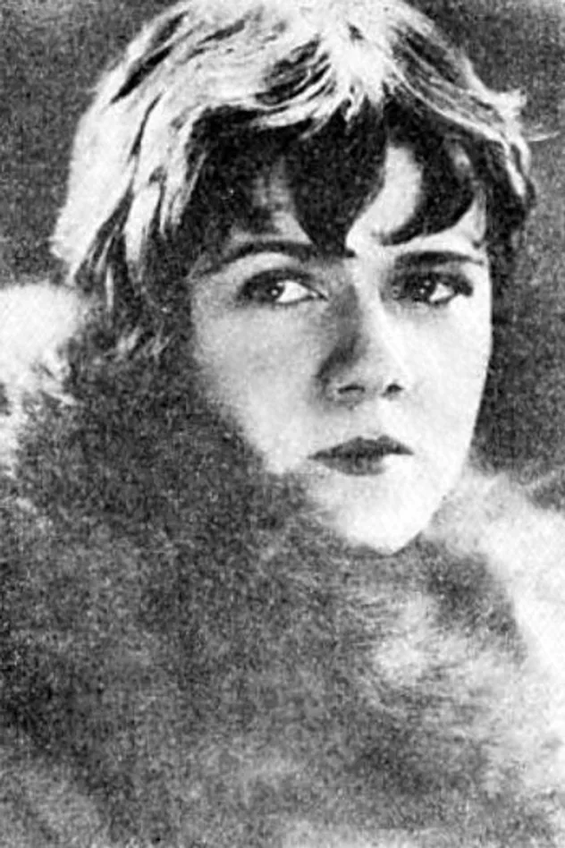 Frances Hyland fotoğrafı