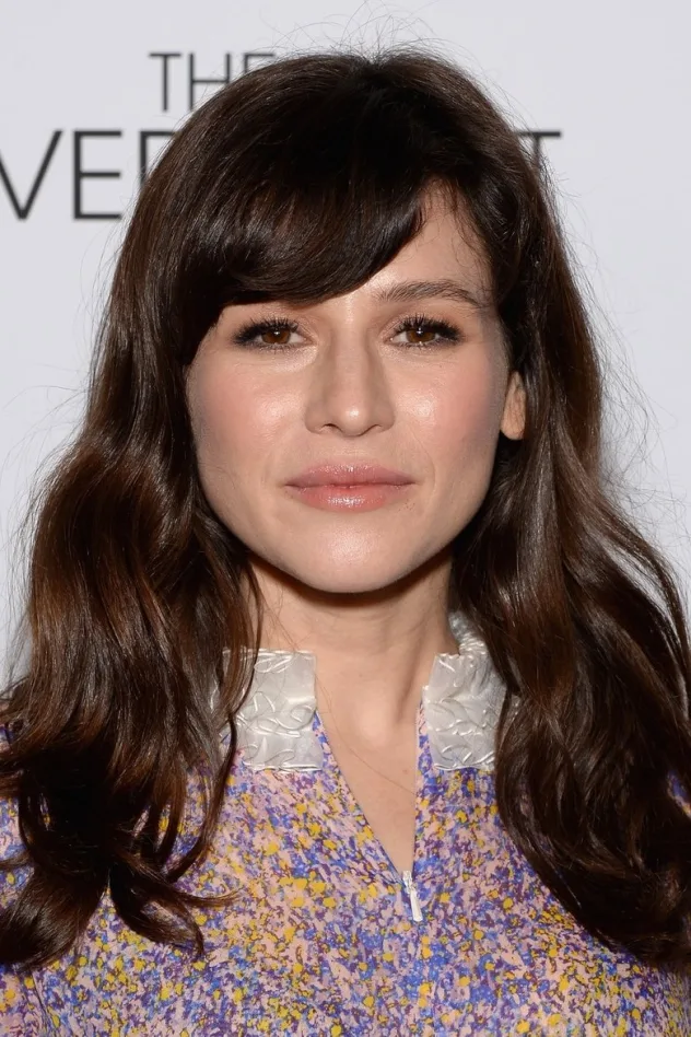 Yael Stone fotoğrafı