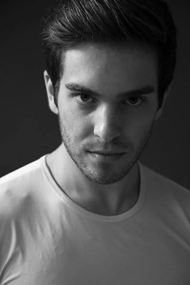 Matthew D'Arcy fotoğrafı