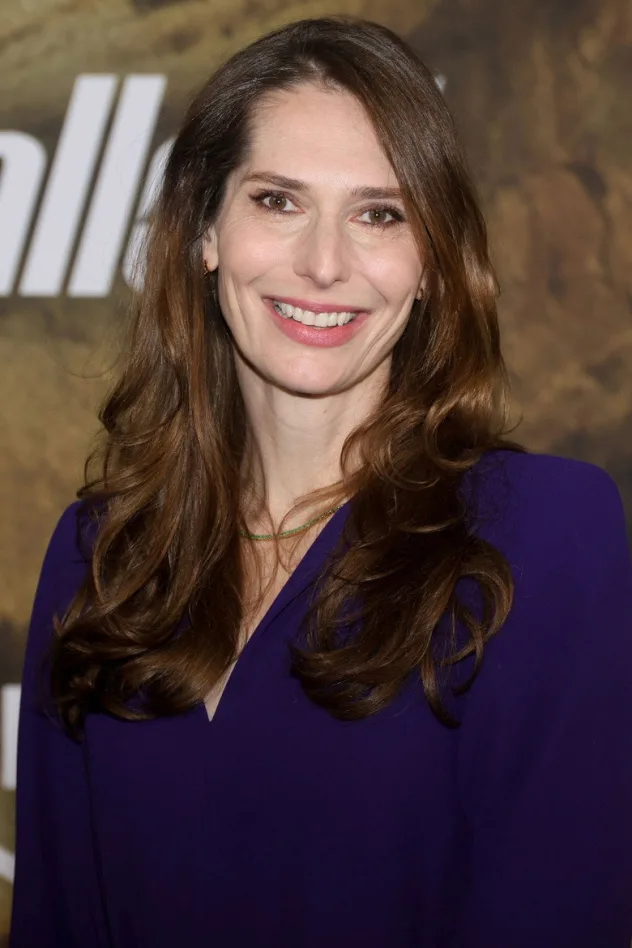 Geneva Robertson-Dworet fotoğrafı