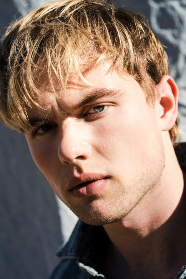 Garrett Wareing fotoğrafı