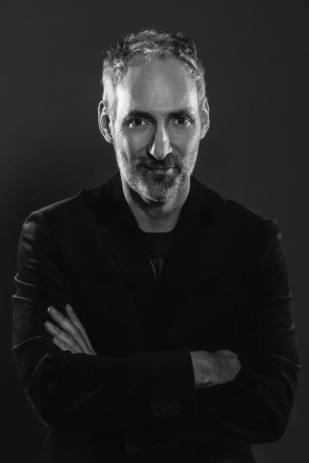 Jonathan English fotoğrafı